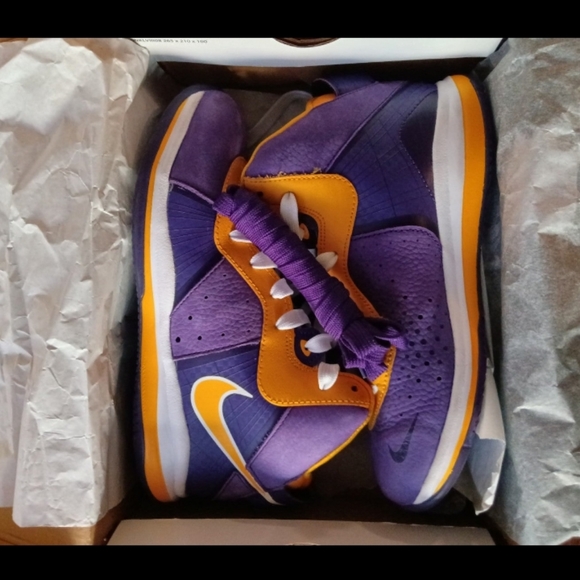 LeBron VIII - Picture 2 of 6